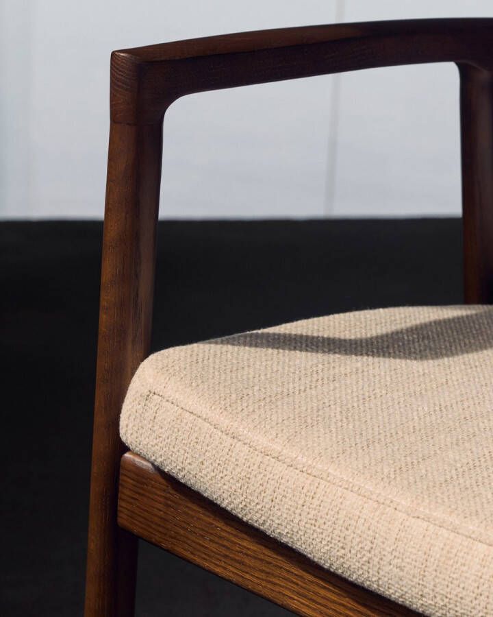 Kave Home Stoel Alocs massief eikenhout in walnoot beige chenille afneembare hoes FSC Mix Credit