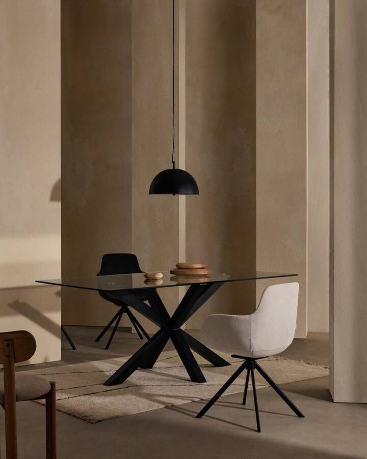 Kave Home Stoel Nebai met een structuur van FSC MIX Credit massief eikenhout met een natuurlijke afw