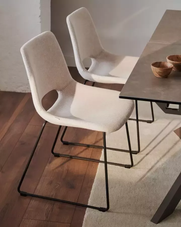 Kave Home Zahara beige stoel met stalen poten en zwarte afwerking - Foto 1