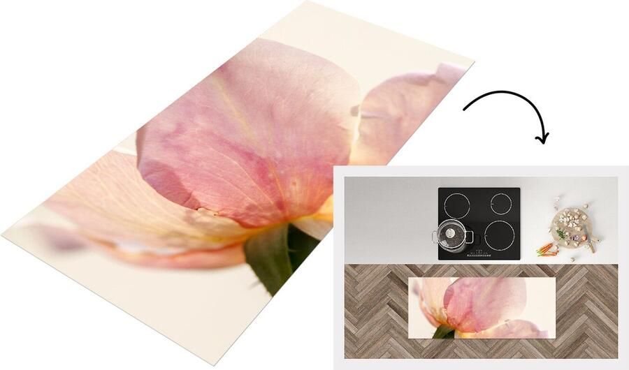 KitchenYeah Keukenloper Loper keuken Een nog jonge en gevoelige roze roos met witte achtergrond 120x50 cm Keukenloper vinyl