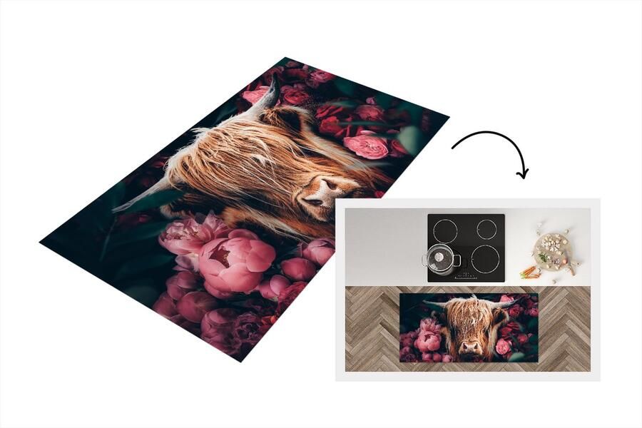 KitchenYeah Keukenloper Loper keuken Koe Schotse hooglander Bloemen botanisch 120x60 cm Keukenloper vinyl