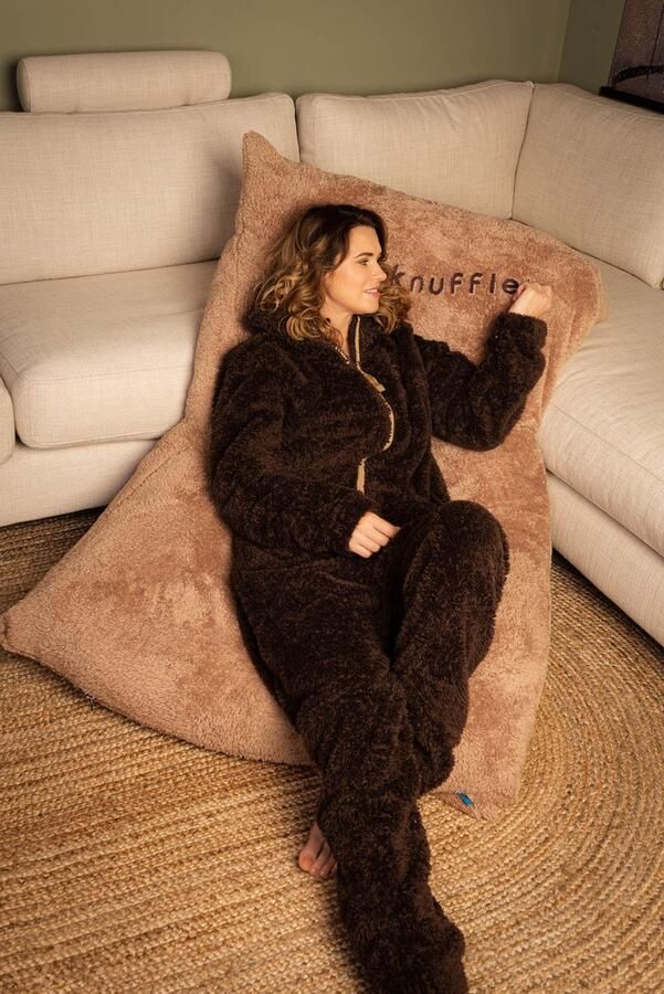 Knuffle Originele Zitzak Kleur Beige (ook verkrijgbaar in bruin) 150x110x50 cm Super zacht en heerlijk warm Duurzaam 100% gerecycled materiaal Gratis verzending Gratis retourneren Inclusief vulling Beanbag Vetsak Fatboy