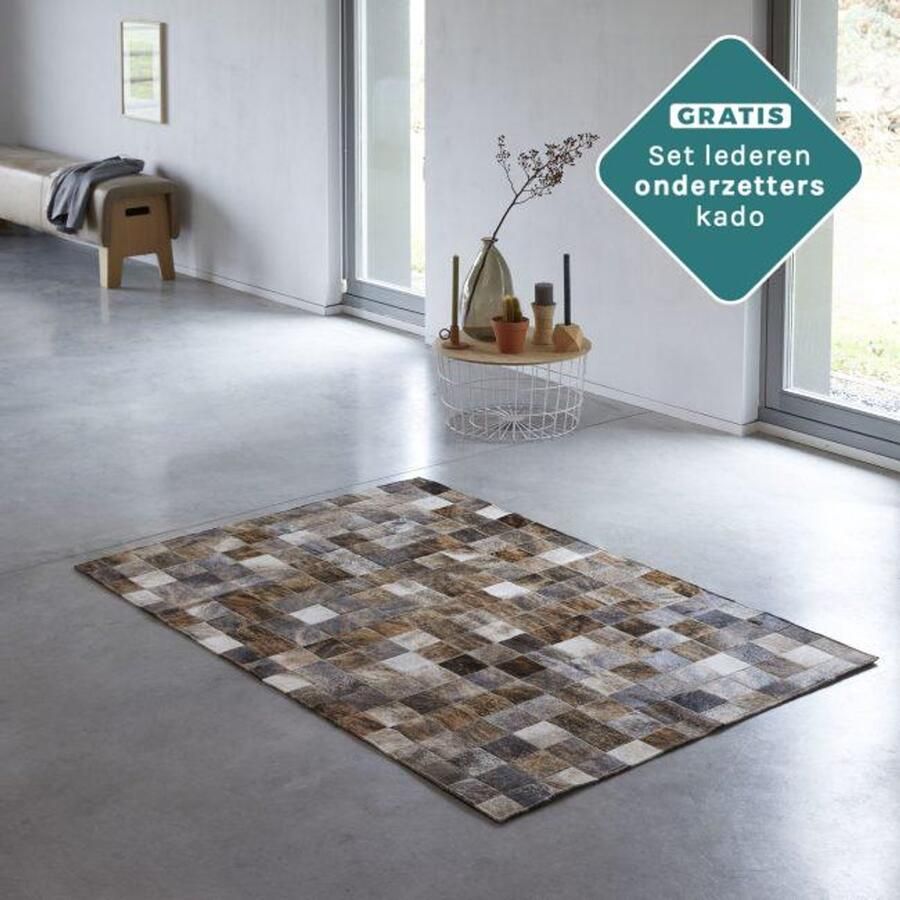 Koeienhuidkopen.nl Lichtbruin koeienhuid patchwork vloerkleed 180x120 cm Dierenhuid patchwork tapijt Koevel vloerkleed koehuid Koeienvacht patchwork koeienvel