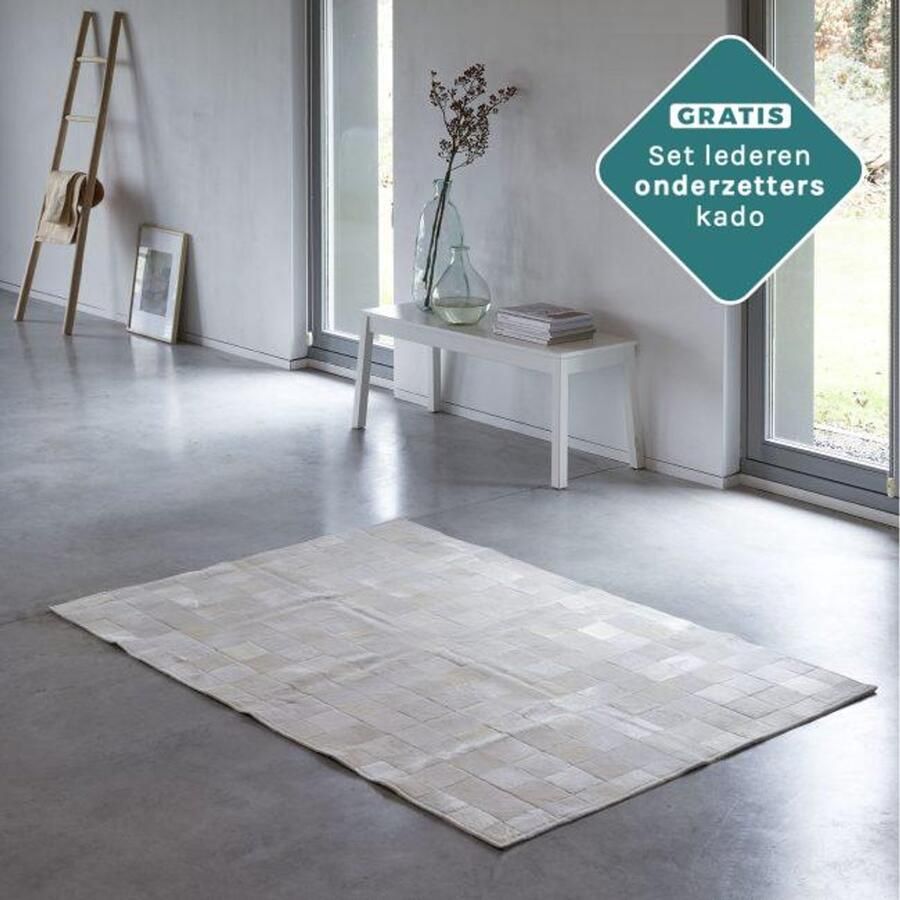 Koeienhuidkopen.nl Wit koeienhuid patchwork vloerkleed 180x120 cm Dierenhuid patchwork tapijt Koevel vloerkleed koehuid Witte koeienvacht patchwork koeienvel