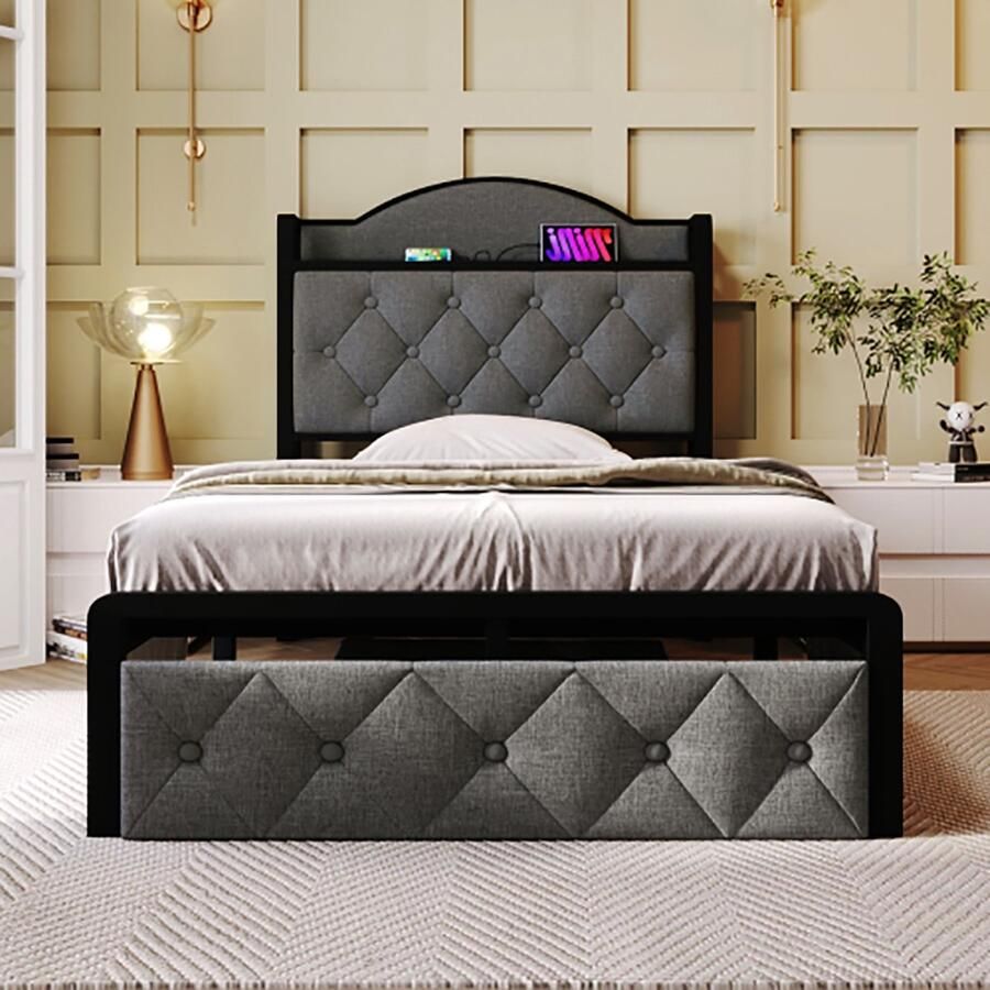 KOMHTOM Eenpersoonsbed 90x200 cm Bed voor volwassenen Gestoffeerd bed met opladen via USB Type C en laden Grijs