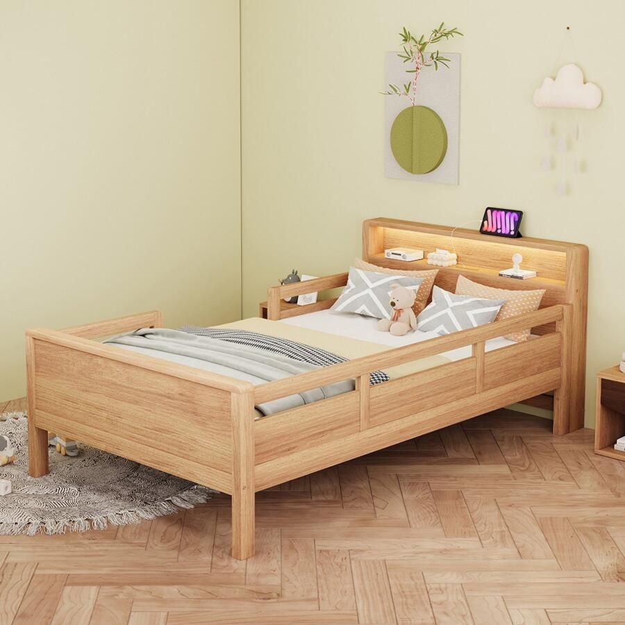 KOMHTOM Houten bed 90 x 200 cm gecombineerd USB- en C-tape-aansluiting kleine LED-lamp hoofdeinde met opbergfunctie kinderbed eenpersoonsbed multifunctioneel bed grenenhout houtkleur
