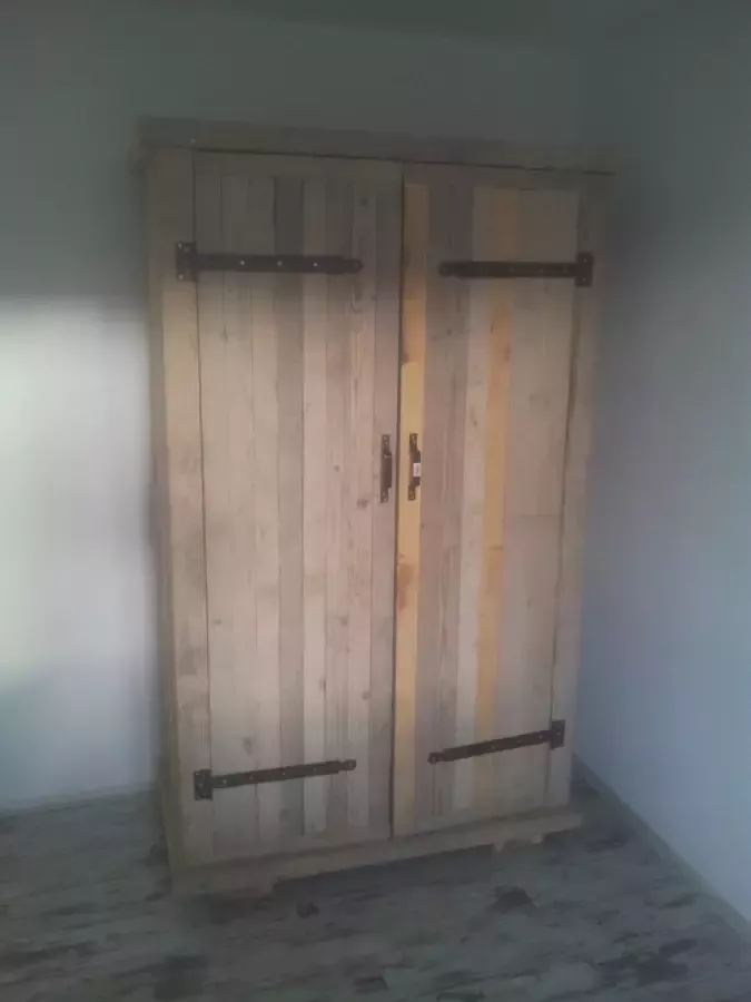 KSM-Steigerhout Kledingkast ''Brocante'' van Gebruikt steigerhout 210x100cm