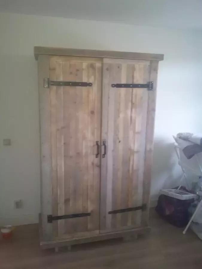 KSM-Steigerhout Kledingkast ''Brocante'' van Gebruikt steigerhout 240x140cm