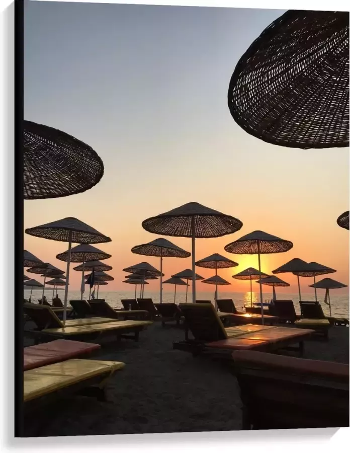 KuijsFotoprint Canvas Ligbedjes met Rieten Parasols 75x100cm Foto op Canvas Schilderij (Wanddecoratie op Canvas)