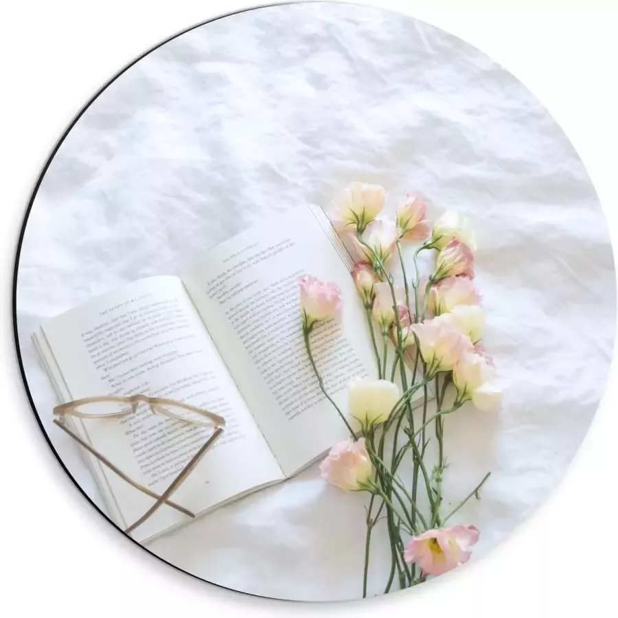 KuijsFotoprint Dibond Wandcirkel Boekje met Bril en Bloemen op Bed 30x30cm Foto op Aluminium Wandcirkel (met ophangsysteem)
