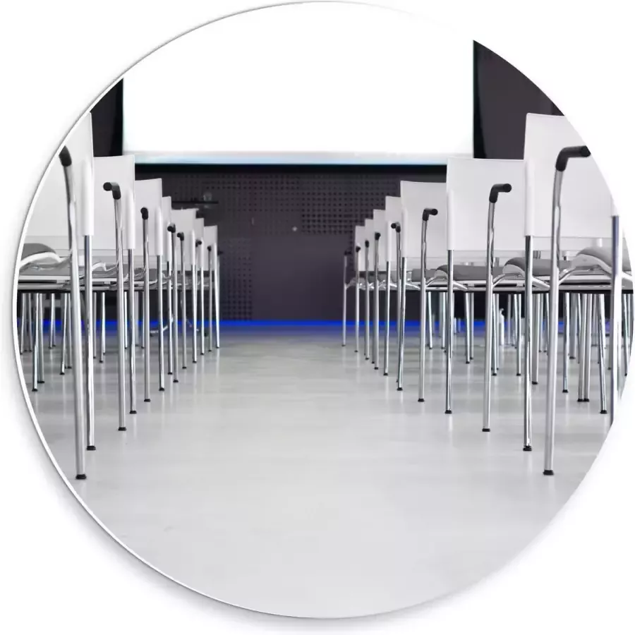KuijsFotoprint Forex Wandcirkel Witte Rij Stoelen 30x30cm Foto op Wandcirkel (met ophangsysteem)