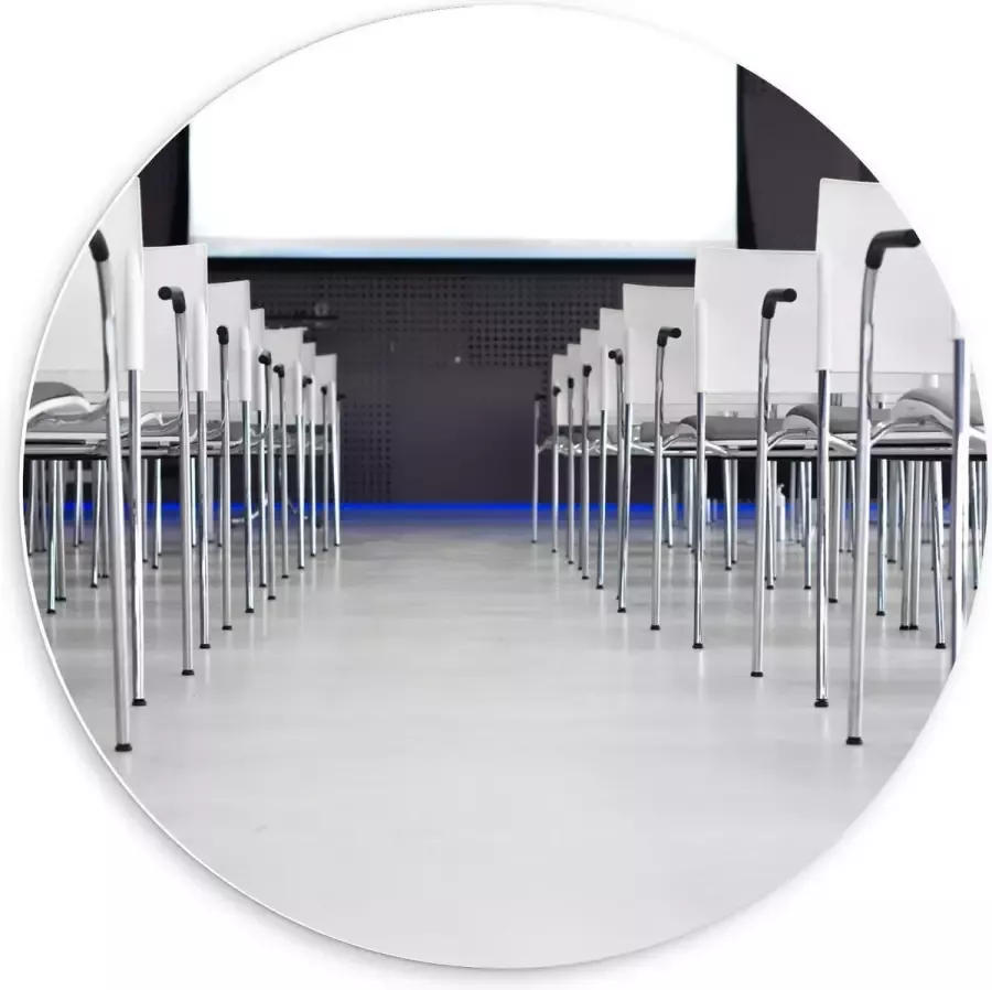 KuijsFotoprint Forex Wandcirkel Witte Rij Stoelen 60x60cm Foto op Wandcirkel (met ophangsysteem)