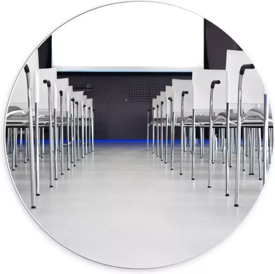 KuijsFotoprint Forex Wandcirkel Witte Rij Stoelen 70x70cm Foto op Wandcirkel (met ophangsysteem)
