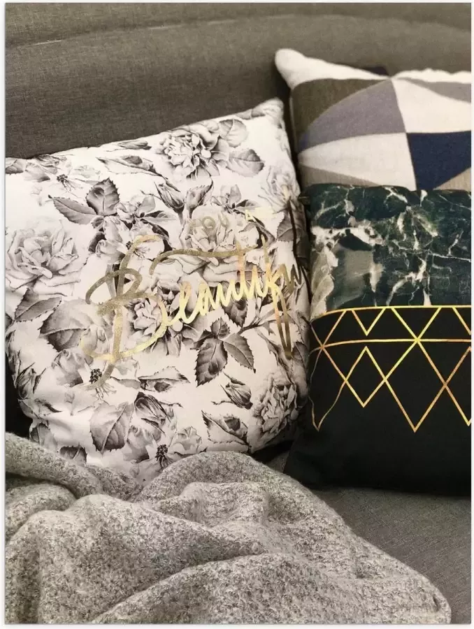 KuijsFotoprint Poster – Foto van Sierkussentjes op de Bank 30x40cm Foto op Posterpapier