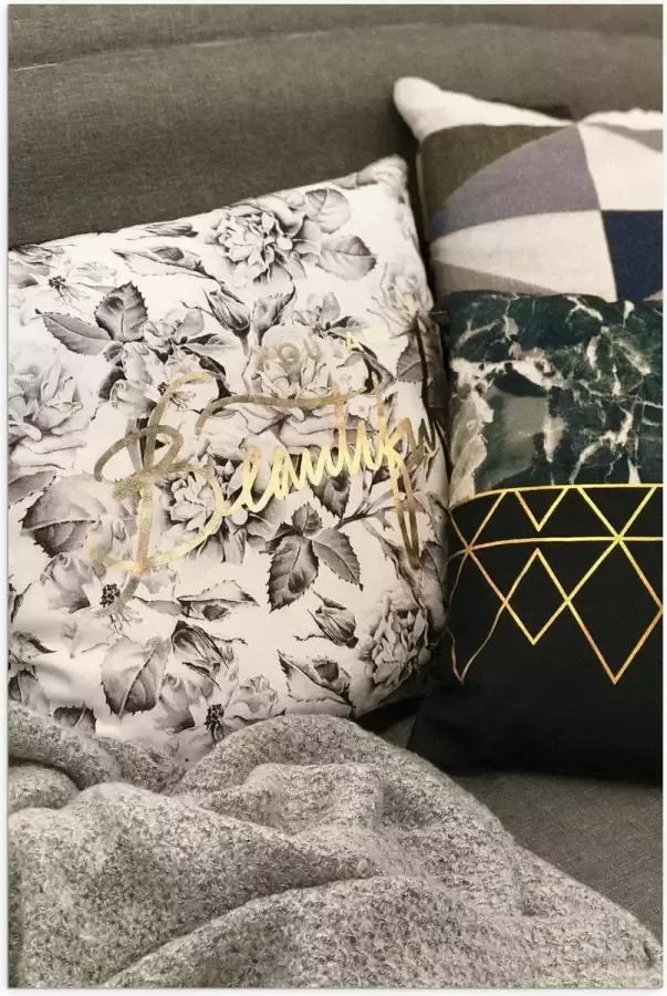 KuijsFotoprint Poster – Foto van Sierkussentjes op de Bank 40x60cm Foto op Posterpapier