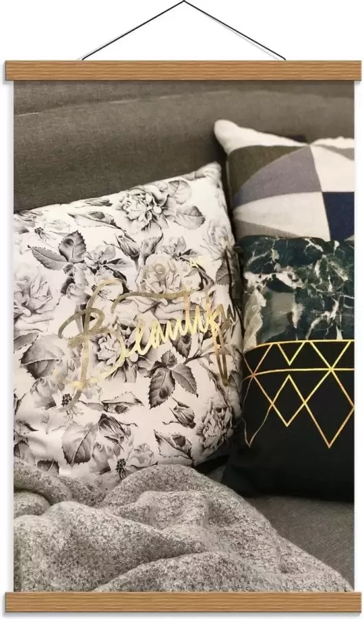 KuijsFotoprint Schoolplaat – Foto van Sierkussentjes op de Bank 40x60cm Foto op Textielposter (Wanddecoratie op Schoolplaat)