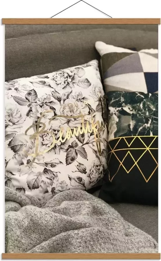 KuijsFotoprint Schoolplaat – Foto van Sierkussentjes op de Bank 60x90cm Foto op Textielposter (Wanddecoratie op Schoolplaat)