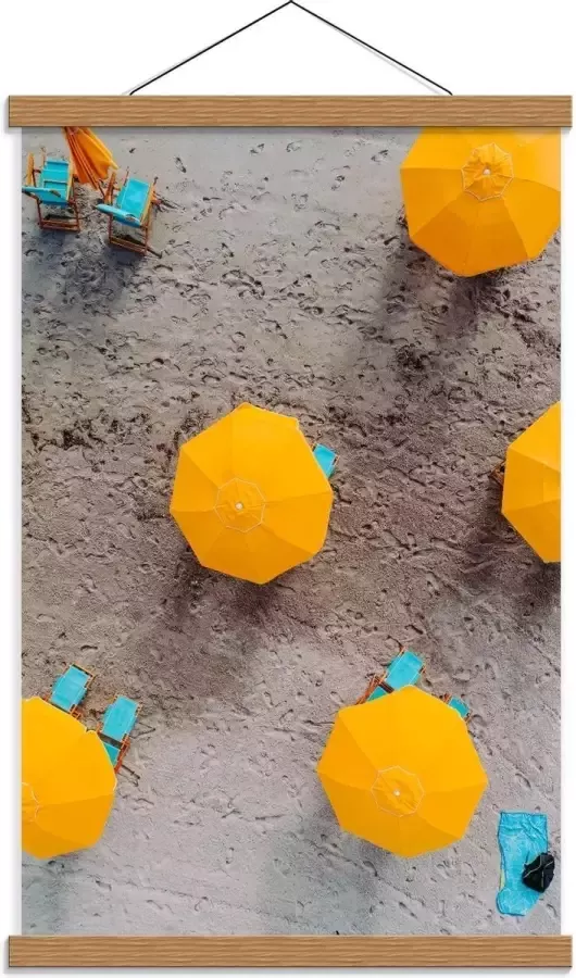 KuijsFotoprint Schoolplaat – Gele Parasols met Ligbedden 40x60cm Foto op Textielposter (Wanddecoratie op Schoolplaat)