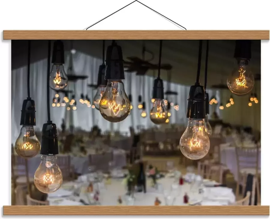 KuijsFotoprint Schoolplaat – Hangende Lampen in Restaurant 60x40cm Foto op Textielposter (Wanddecoratie op Schoolplaat)