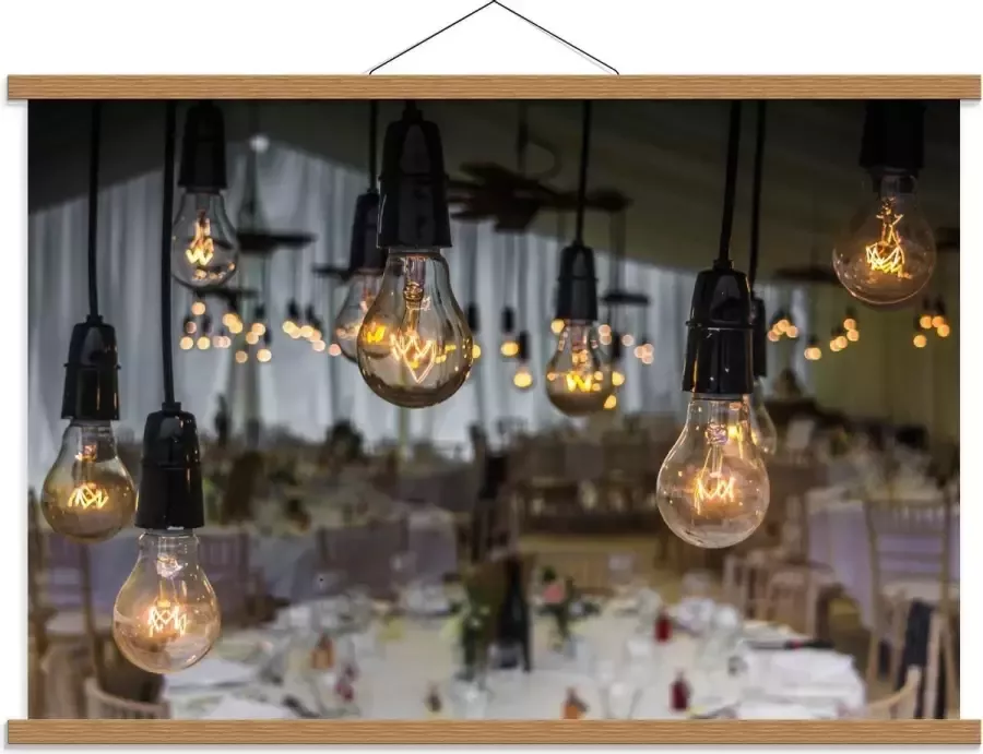 KuijsFotoprint Schoolplaat – Hangende Lampen in Restaurant 90x60cm Foto op Textielposter (Wanddecoratie op Schoolplaat)