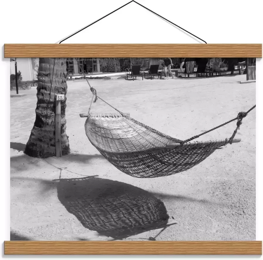 KuijsFotoprint Schoolplaat – Hangmat op Strand Zwart Wit 40x30cm Foto op Textielposter (Wanddecoratie op Schoolplaat)