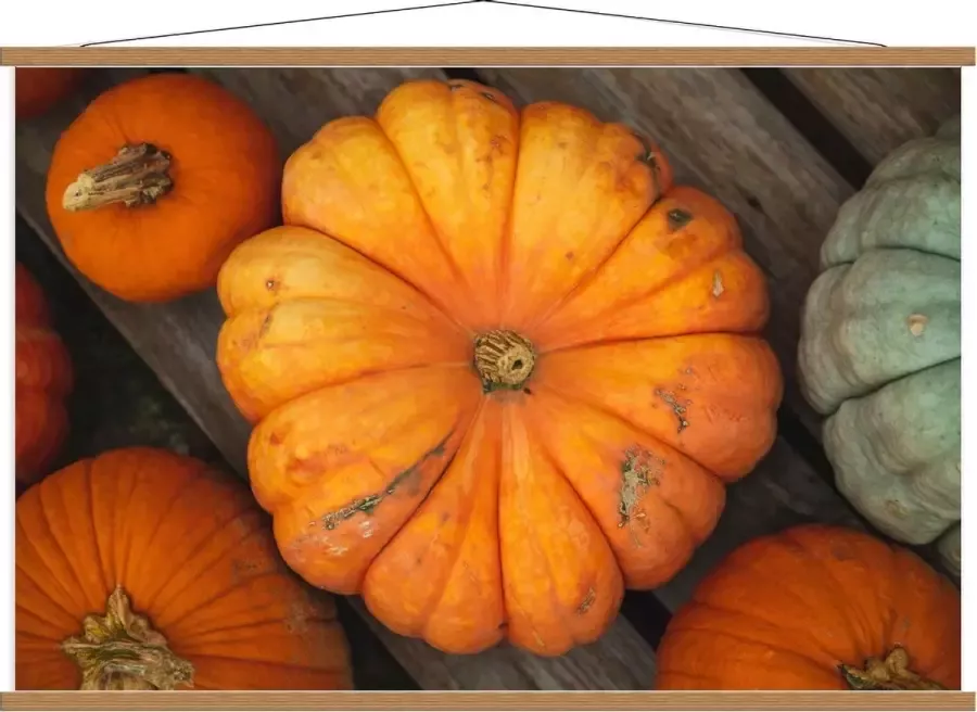 KuijsFotoprint Schoolplaat – Oranje Pompoenen op Tafel 120x80cm Foto op Textielposter (Wanddecoratie op Schoolplaat)