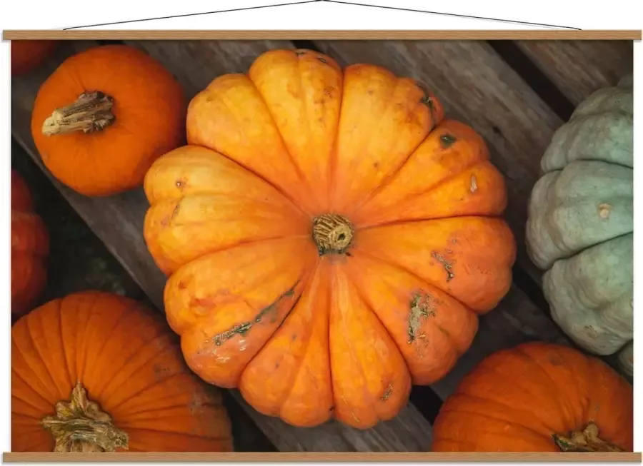 KuijsFotoprint Schoolplaat – Oranje Pompoenen op Tafel 150x100cm Foto op Textielposter (Wanddecoratie op Schoolplaat)