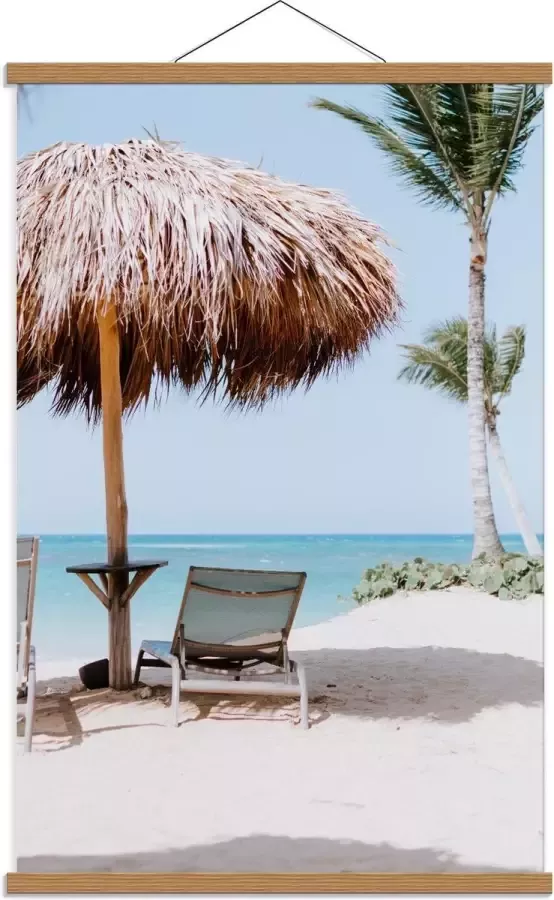 KuijsFotoprint Schoolplaat – Parasol met Ligbed op Strand 60x90cm Foto op Textielposter (Wanddecoratie op Schoolplaat)