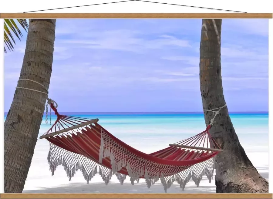 KuijsFotoprint Schoolplaat – Rode Hangmat Tussen Palmboom 120x80cm Foto op Textielposter (Wanddecoratie op Schoolplaat)