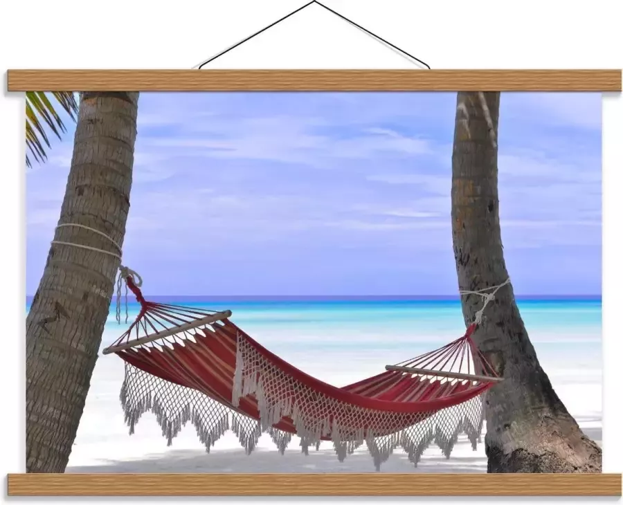 KuijsFotoprint Schoolplaat – Rode Hangmat Tussen Palmboom 60x40cm Foto op Textielposter (Wanddecoratie op Schoolplaat)