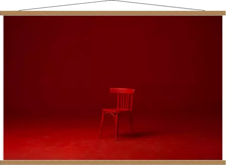 KuijsFotoprint Schoolplaat – Rode Stoel in Rood Verlichte Kamer 120x80cm Foto op Textielposter (Wanddecoratie op Schoolplaat)