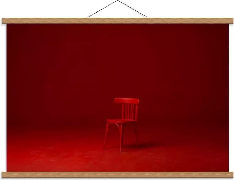 KuijsFotoprint Schoolplaat – Rode Stoel in Rood Verlichte Kamer 90x60cm Foto op Textielposter (Wanddecoratie op Schoolplaat)