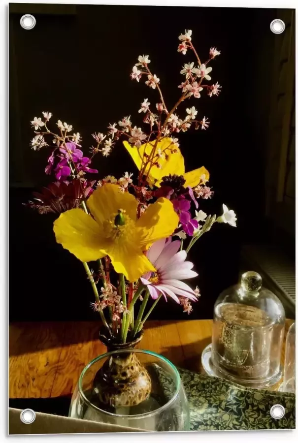 KuijsFotoprint Tuinposter – Paars Geel Bloemboeket op Salontafel 40x60cm Foto op Tuinposter (wanddecoratie voor buiten en binnen)