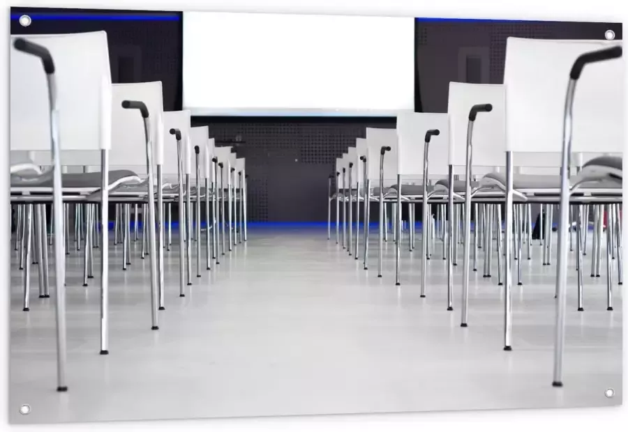 KuijsFotoprint Tuinposter – Witte Rij Stoelen 120x80cm Foto op Tuinposter (wanddecoratie voor buiten en binnen)