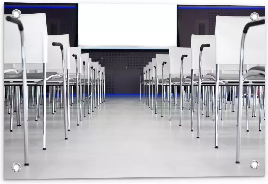 KuijsFotoprint Tuinposter – Witte Rij Stoelen 60x40cm Foto op Tuinposter (wanddecoratie voor buiten en binnen)