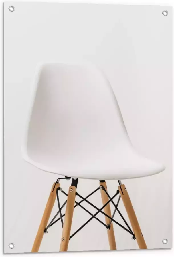 KuijsFotoprint Tuinposter – Witte Stoel tegen Witte Achtergrond 60x90cm Foto op Tuinposter (wanddecoratie voor buiten en binnen)