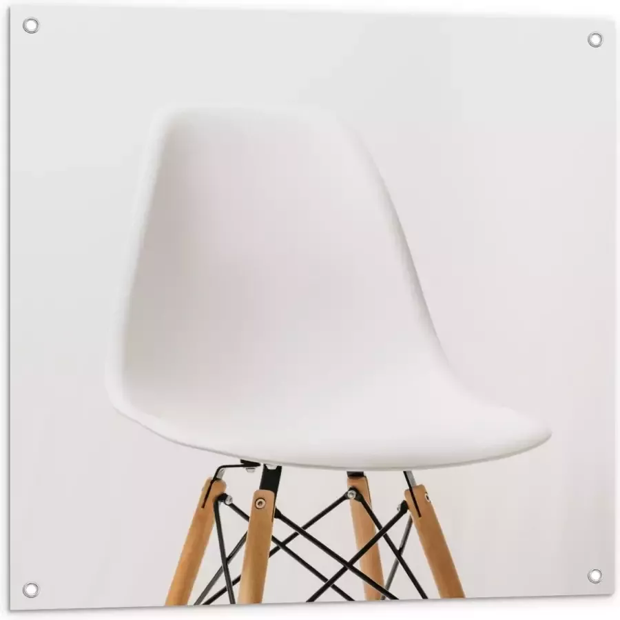 KuijsFotoprint Tuinposter – Witte Stoel tegen Witte Achtergrond 80x80cm Foto op Tuinposter (wanddecoratie voor buiten en binnen)