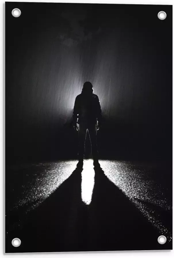 KuijsFotoprint Tuinposter – Zwart Wit Man Voor een Lamp 40x60cm Foto op Tuinposter (wanddecoratie voor buiten en binnen)
