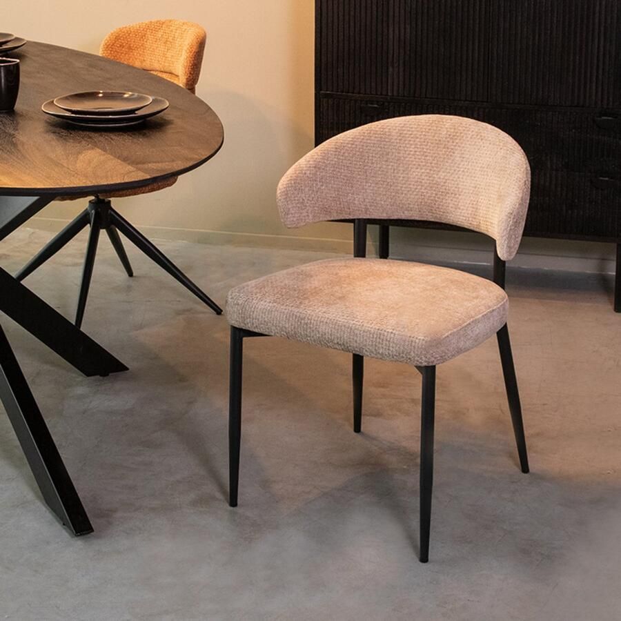 LABEL51 Bliss Eetkamerstoel Bruin Velvet Black Frame Stoel Normale eetkamerstoel Met Armleuning