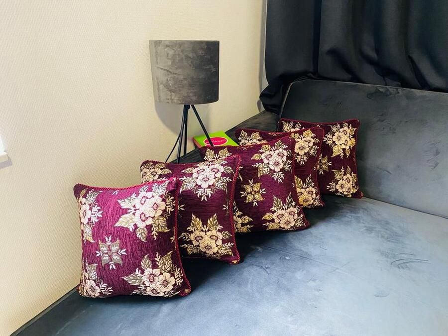 Lakhwaira Crafts & Design Pack of 5 Decorative cushion velvet with flower pattern Grijs Bank Kussens Rood Decorative cushions Gray Sofa Cushions Cushion covers for living room Velvet Square Pillow Case Gray Blue and Gold decorative pillows Christmas gifts for home