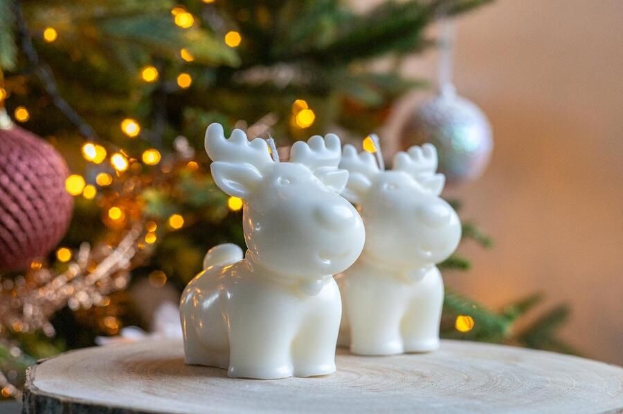 LiZ-e 2 stuks Rendier Soja Kaars 9 cm – Handgemaakte Kaars voor Kerstdecoratie – Milieuvriendelijk van Natuurlijke Sojawas – Ideaal als Cadeau of Feestelijke Decoratie voor Winter & Kerstmis – Origineel Geschenk of Tafel Versiering
