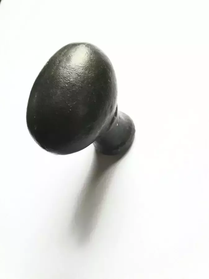Loods84 Zwarte smeedijzeren ovale knop 40 mm