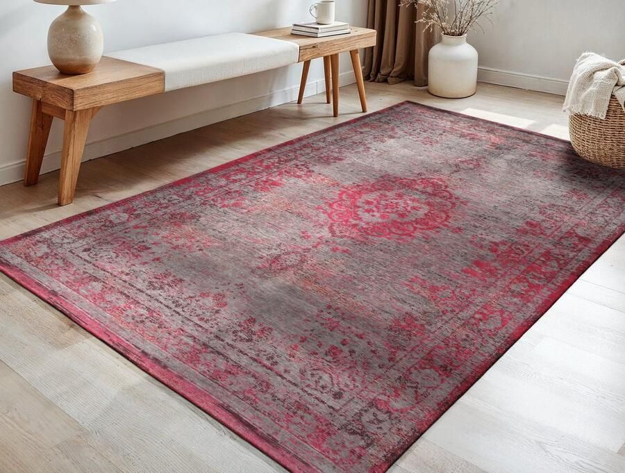 Louis de Poortere 8261 Fading World Medallion Pink Flash 170x240 cm Vintage Vloerkleed