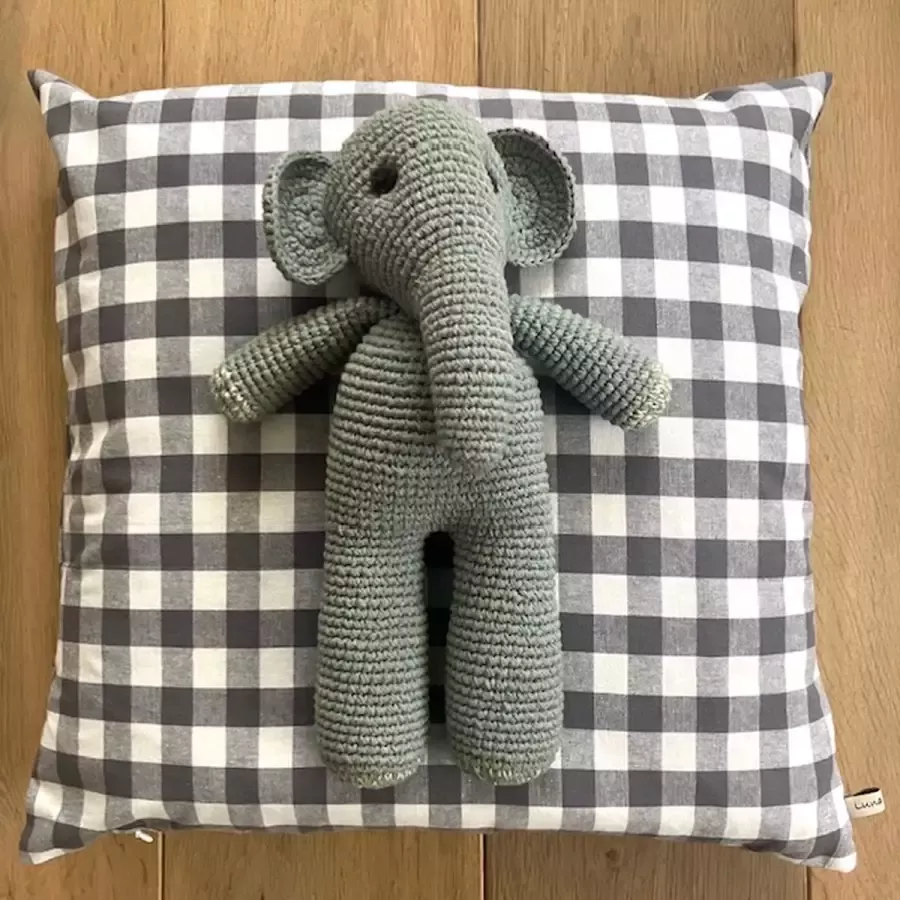 Luna-leena duurzame sierkussen met Vichy ruit + binnenkussen grijs & wit 45x45cm katoen & gerecycled binnenkussen beide van Oeko-tex handgemaakt in Nepal ruitjes black & white kids pillow kinderkamer woonkamer bank kussen