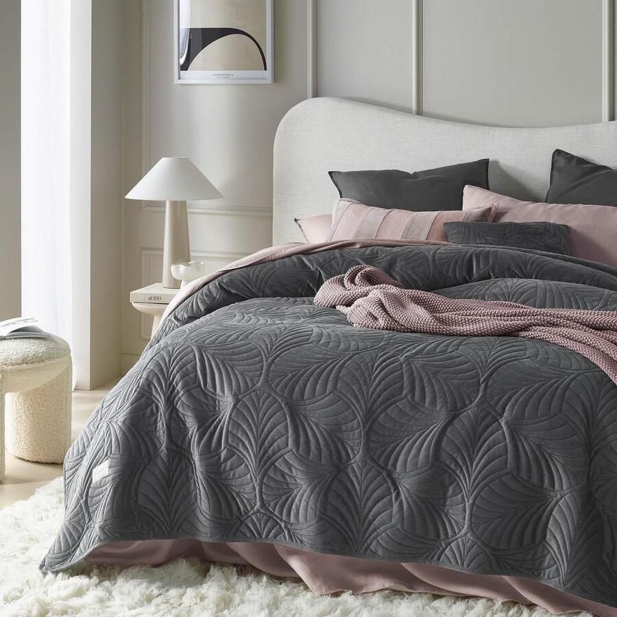 Luvetrex Elegante en Veelzijdige Bedsprei in Donkergrijs voor Bed of Bank 240 x 260 cm