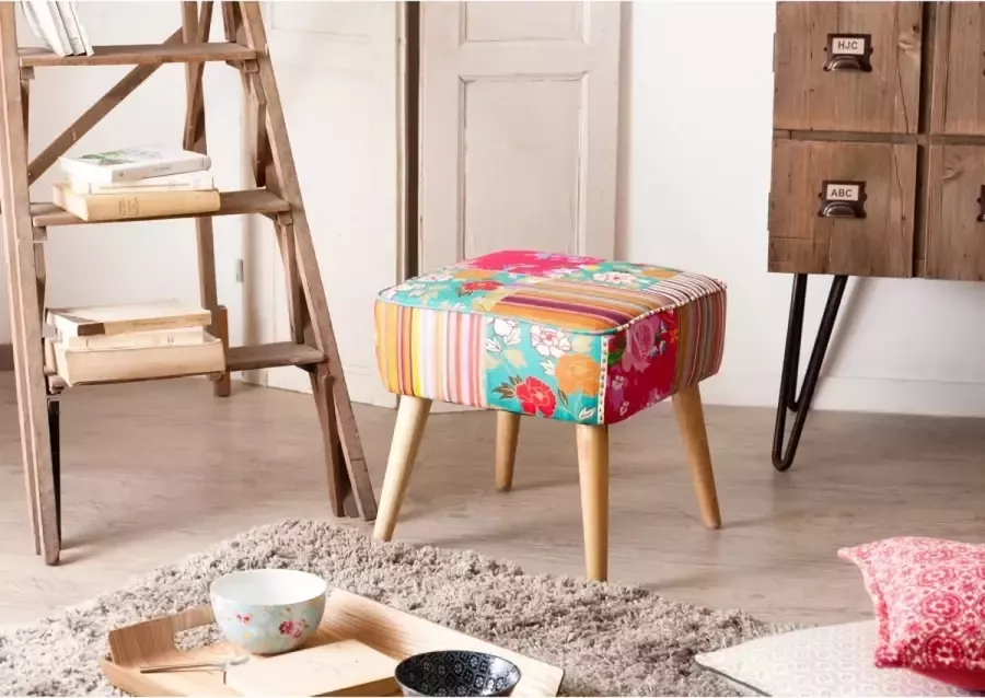 Macabane ARTHUR Vierkante kruk in veelkleurige bohemian stof met natuurlijke houten poten 42x41x40cm