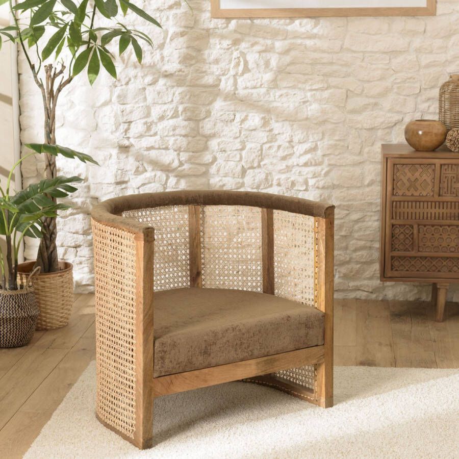 Macabane ISA Mangohouten fauteuil met natuurlijke rieten rug en taupekleurige zitting