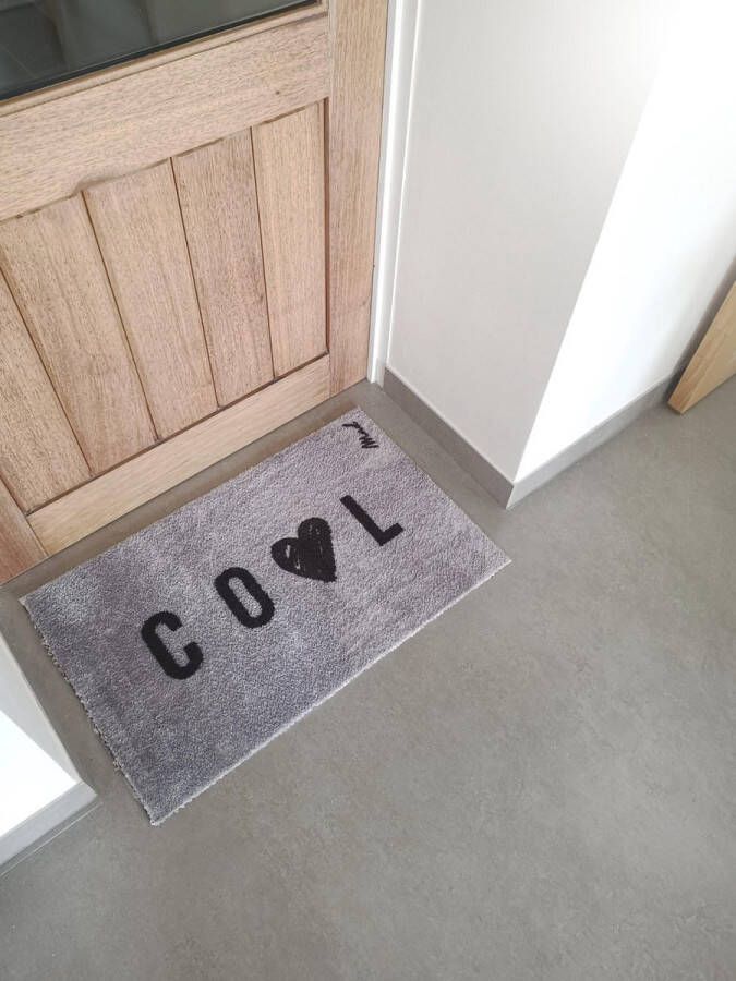 Mad About Mats tapijt met tekst cool grijs beige . 50x75cm