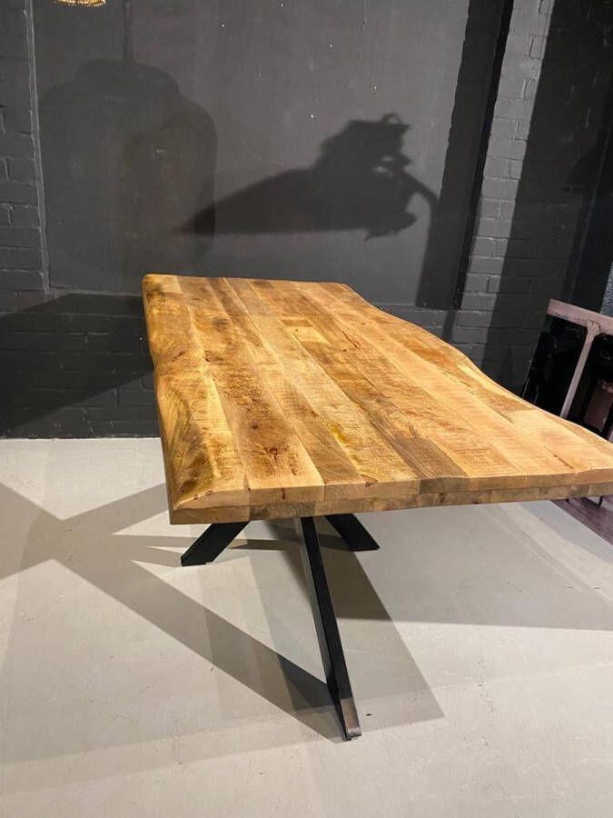 Mangoe Meubels Mangohout Boomstam Tafel Eetkamertafel Eetaffel mango live edge 240x100 cm