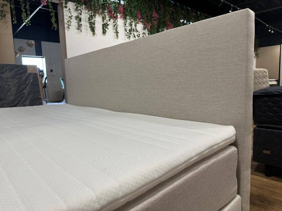 MatexBedding Complete boxspring set Magic 160x210 beige betaalbare hotel boxspring voor thuis Ultieme luxe gecombineerd met ongekend slaapcomfort orthopedische pocketvering matras tegen rugklachten + 1 koudschuim topper strak meegestoffeerd hoofdbord